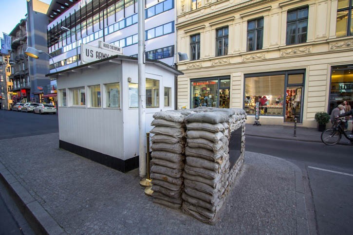 Arrêt au Cherckpoint Charlie