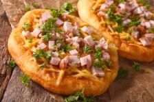 Langos au Jambon et au Fromage