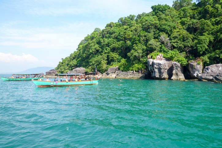 Tour en bateau pour découvrir l'île de Koh Ta Kiev