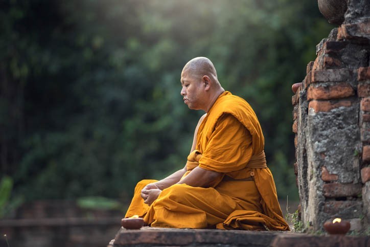 Rencontre avec les moines bouddhistes pour une lecture des lignes de la main