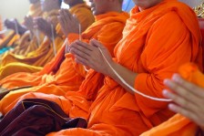 Assister a la procession des moines
