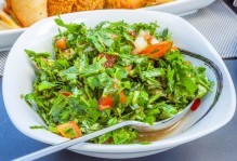 Salade fatouche au persil